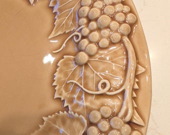 Authentic 1950 Wedgwood Green Majolica Leaf Plates, Green Vine