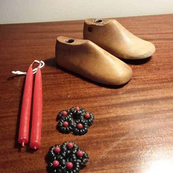 Vintage Wooden Cobbler's Child Shoe Forms w/ Hand Dipped Red Candles, Greenery Wreaths,Antique Candle Holders Form Nice Patina Crafting