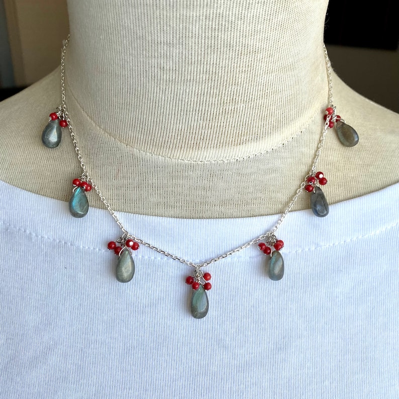 Blue flash labradorite teardrop necklace with garnet cluster, elegant gemstone necklace image 4