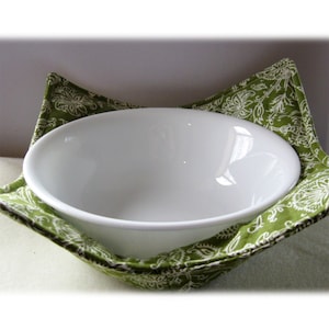 Pot Holder Microwave Bowl Cozy Kitchen Utensil Table Protector Kitchen Accessory Finger Saver Gift Green and White Fabric