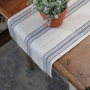 Grain Sack-tafelloper | Boerderij tafelloper | Beige nerfzakstof | Blauw en grijs met 5 strepen | 14&quot; breed