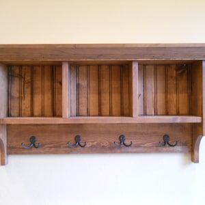 Estante de madera Cubby: organizador para el vestíbulo con ganchos