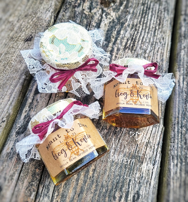 140 (1.5oz) Rustic Honey Wedding Favors, Fall Personalized Mini Honey Jar Wedding Shower Favors, Edible Rustic Burlap Honey Jar Favors