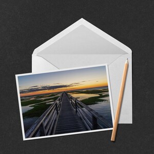 Grays Beach Boardwalk Sunset 5x7 Note Card - photo de paysage d’un coucher de soleil d’été à Grays Beach près de Bass Hole dans le port de Yarmouth sur Cape Cod