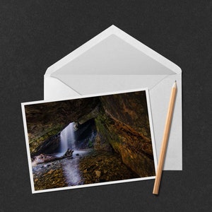 Donut Falls 5x7 Note Card - photo de paysage d’une cascade tombant dans une grotte à Big Cottonwood Canyon, Utah