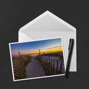 Surf Drive Beach Path Sunset Note Card - Carte 5x7 du coucher de soleil sur une clôture anti-tempête sur Surf Drive Beach à Falmouth, Massachusetts sur Cape Cod