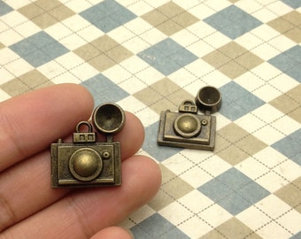 10 pcs of Antique Bronze Camera Charms 22mmx25mm