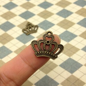 20 Stk von Antique Bronze filigrane Half Crown Charms 18mx22mm