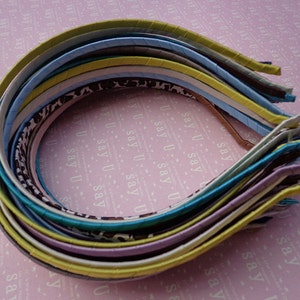 VENDITA - 100PCS 5mm Largo (colore misto)Fascia rivestita in raso semplice larga 5 mm