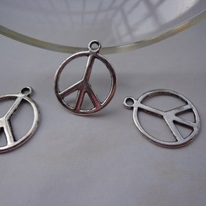 50 pcs of Antique Silver Peace Symbol Charms 18mm