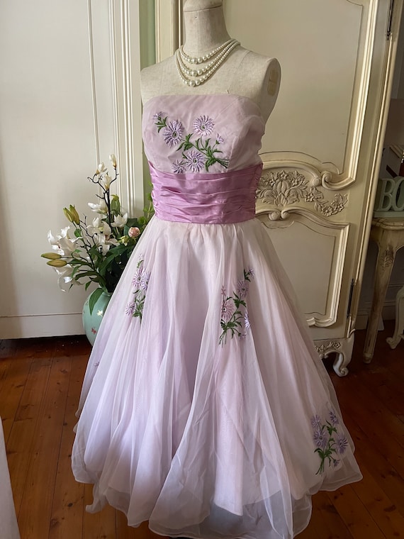 lavender retro dress 1950's Original Vintage Dress LAVENDER Floral Embroidery