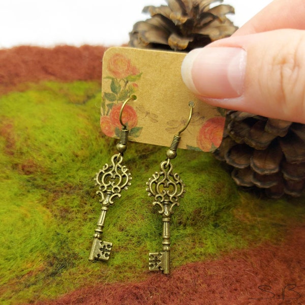 Boucles d'oreilles clé en bronze antique - Fantaisiste - Fairycore - Cottagecore - Boucles d'oreilles de charme