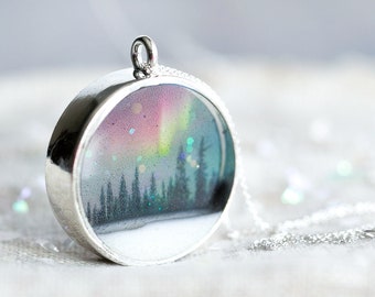 Nordlicht Halskette / Aurora Borealis / Regenbogen / Wald / Natur Schmuck / Aurora Schmuck / Nordlichter / Nachthimmel Halskette