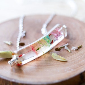 Collana di tarassaco / Cilindro dei desideri arcobaleno / Regali per lei / Vero tarassaco / Gioielli botanici / Fiori pressati / Collana di fiori di campo