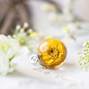 Ranunculus Necklace / Mustard Yellow / Real Flower Necklace / Tiny Jewellery / Pressed Flower Necklace / Real Flower Jewelry / Resin Jewelry