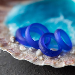 Anel de vidro marinho / Azul cobalto / Anel de resina / Vidro marinho de resina / Joias de praia / Vida no oceano / Anel caprichoso / Joias Boho / Anel de declaração