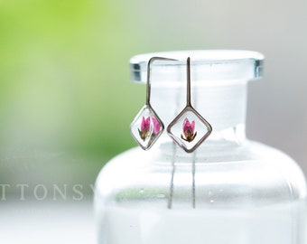 Real Flower Earrings / Spring Jewelry / Tiny Jewellery / Pressed Flower Earrings / Gifts For Her / Resin Jewelry / Resin Earrings / Faerie