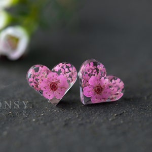 Boucles d'oreilles avec fleurs véritables / Coeurs roses / Boucles d'oreilles roses / Bijoux en résine / Cadeaux pour elle / Bijoux fleurs de cerisier / Bijoux de mariée / Fantastique image 3