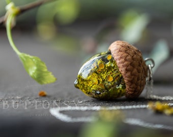 Lichen Acorn Necklace / Lichen Necklace / Botanical Necklace / Fairy Necklace / Woodland Jewelry / Resin Necklace / Acorn Jewelry / Lichen