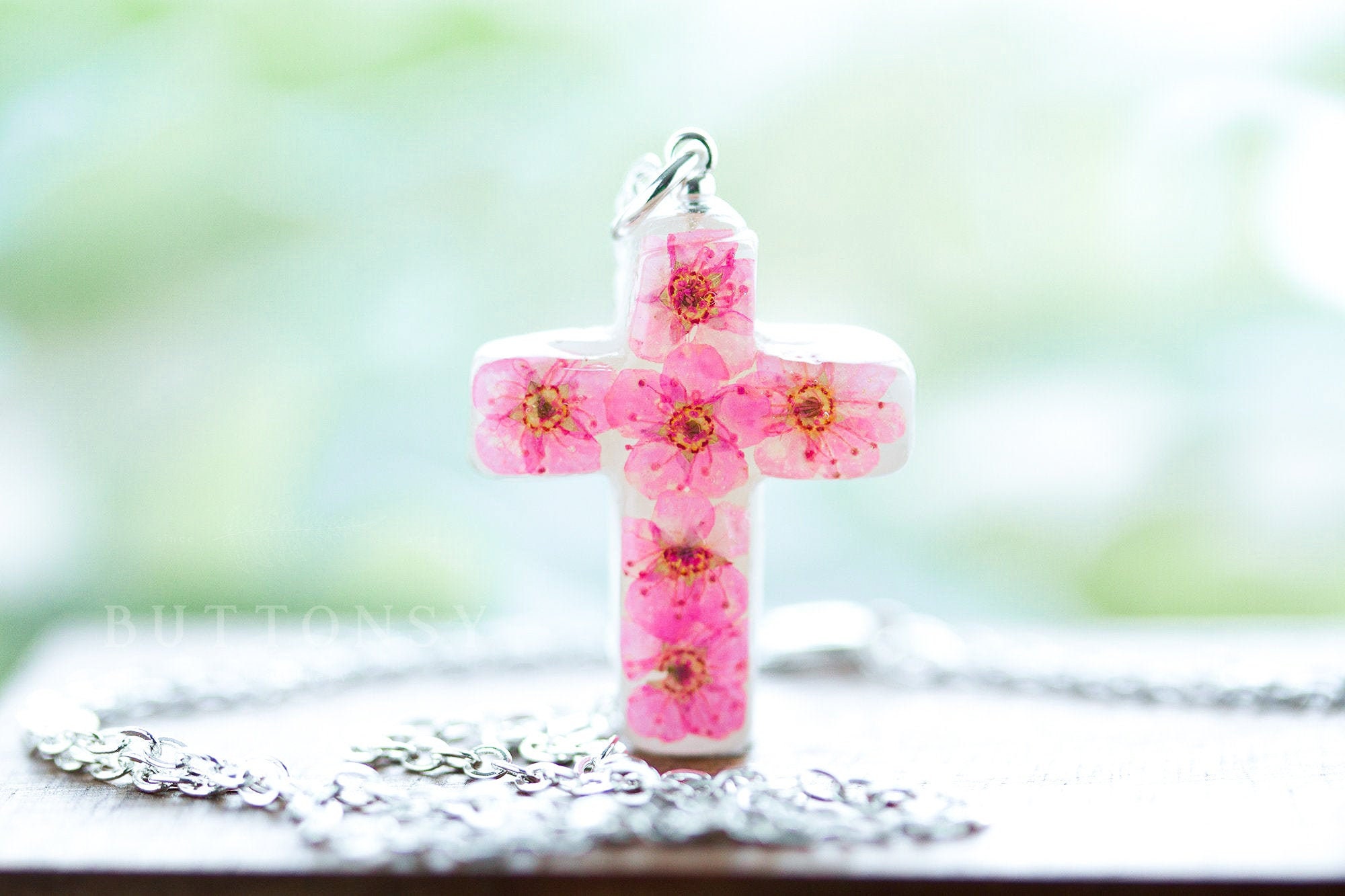 本物の花のピンクの十字架ネックレス：クリスチャンジュエリー - Etsy 日本