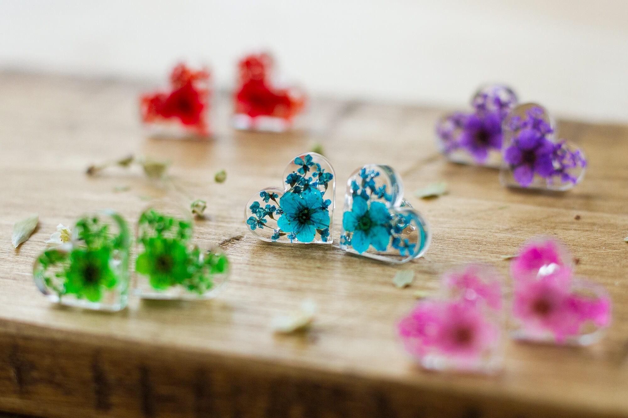 Orecchini a bottone a forma di cuore in argento sterling, gioielli in resina con fiori rossi - Italia