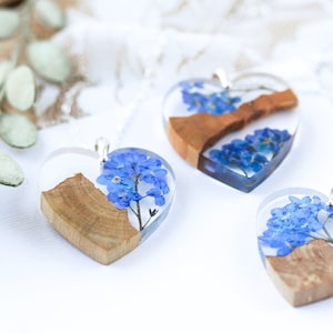 Forget me Nots Necklace / Driftwood Necklace / Something Blue / Resin Wood Jewelry / Boho Necklace / Beach Jewellery / Real Flower Necklace