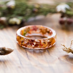 Autumn Ring / Resin Jewelry / Four Seasons / Botanical Jewellery / Pressed Flower Ring / Gifts for Her / Autumn Jewelry / Resin Ring image 3