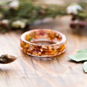 Autumn Ring / Resin Jewelry / Four Seasons / Botanical Jewellery / Pressed Flower Ring / Gifts for Her / Autumn Jewelry / Resin Ring image 4