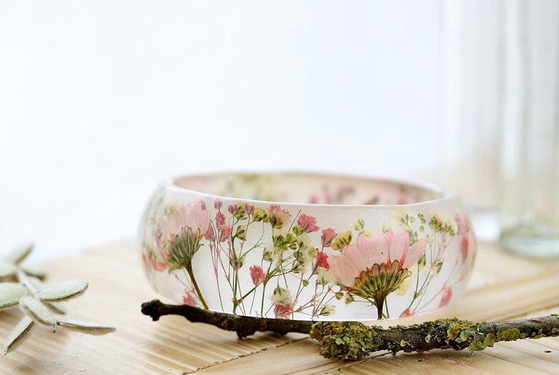 Real Flower Bangle Pink Daisy Bangle Botanical Jewellery Resin Bangle Gypsophila Jewellery Pink Bracelet Gifts for Her