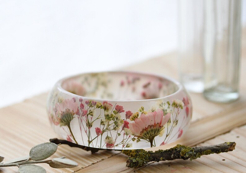 Real Flower Bangle Pink Daisy Bangle Botanical Jewellery Resin Bangle Gypsophila Jewellery Pink Bracelet Gifts for Her