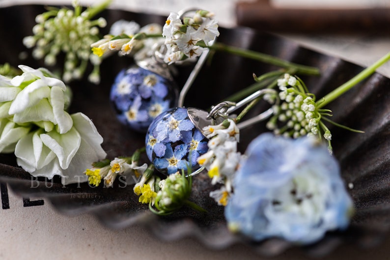 Oubliez-moi pas boucles doreilles / Boucles doreilles Dangle / Something Blue / Boucles doreilles à fleurs réelles / Boucles doreilles en argent / Boucles doreilles en résine / Bijoux de mariage image 4