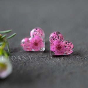 Boucles d'oreilles avec fleurs véritables / Coeurs roses / Boucles d'oreilles roses / Bijoux en résine / Cadeaux pour elle / Bijoux fleurs de cerisier / Bijoux de mariée / Fantastique image 6