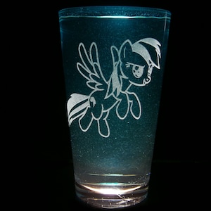 Rainbow Dash cuerpo completo - vaso de cerveza