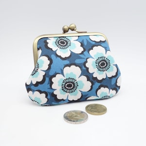 Petit porte-monnaie compact à grosses fleurs bleues pour femme, fermoir métallique double, 2 sections pour cartes et espèces