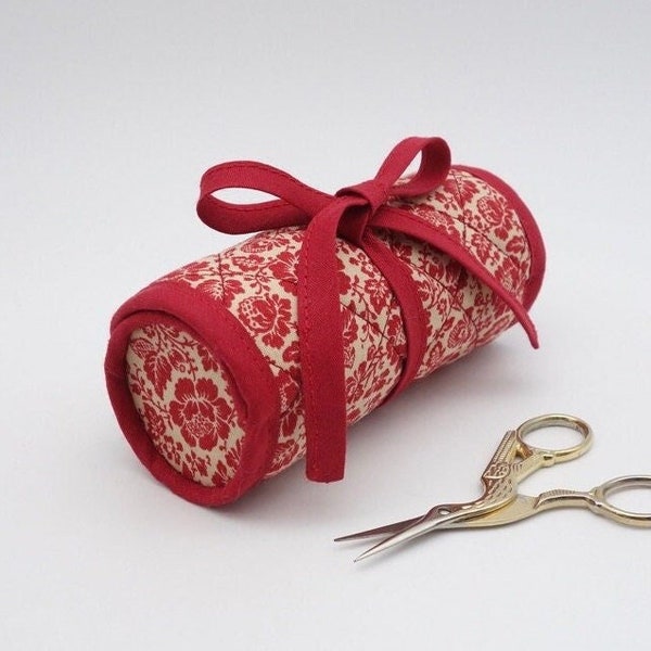 Petite pochette de couture cylindrique rouge, porte aiguilles et épingles en feutrine - Tissu French General