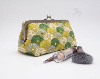 Medium purse with retro style frame - japanese inspired print in green - multipurpose storage