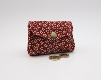 Monedero con 3 compartimentos de tela japonesa rojo ladrillo, estampado Sakura y flores de clavel