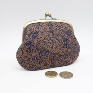 Porte-monnaie à 2 fermoirs gigogne, motif fleuri marron et bleu marine - 3 sections et 1 petite poche pour cartes bancaires ou d'identité