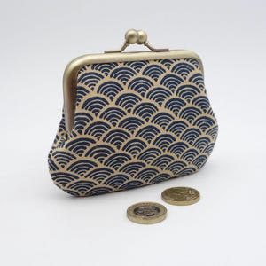 Porte-monnaie à fermoir, motif traditionnel japonais Seigaiha en forme de vagues bleu nuit et beige, 2 sections pour cartes et monnaie,
