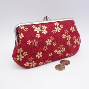 Rote und goldene Geldbörse aus japanischem Stoff, Sakura-Muster, Kirschblüten, Reisepass-, Münz- und Kartenhalter