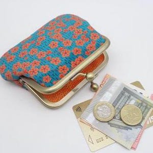 Petit porte-monnaie à fermoir retro, tissu japonais sakura, fleurs orange sur fond bleu turquoise, porte-monnaie à 2 sections