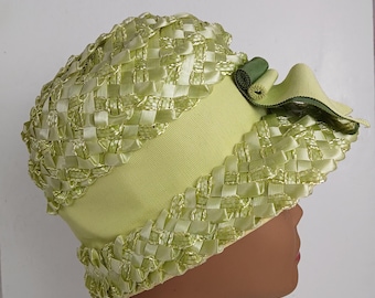 Vintage Womens Green Raffia Straw Bucket Hat with Bow