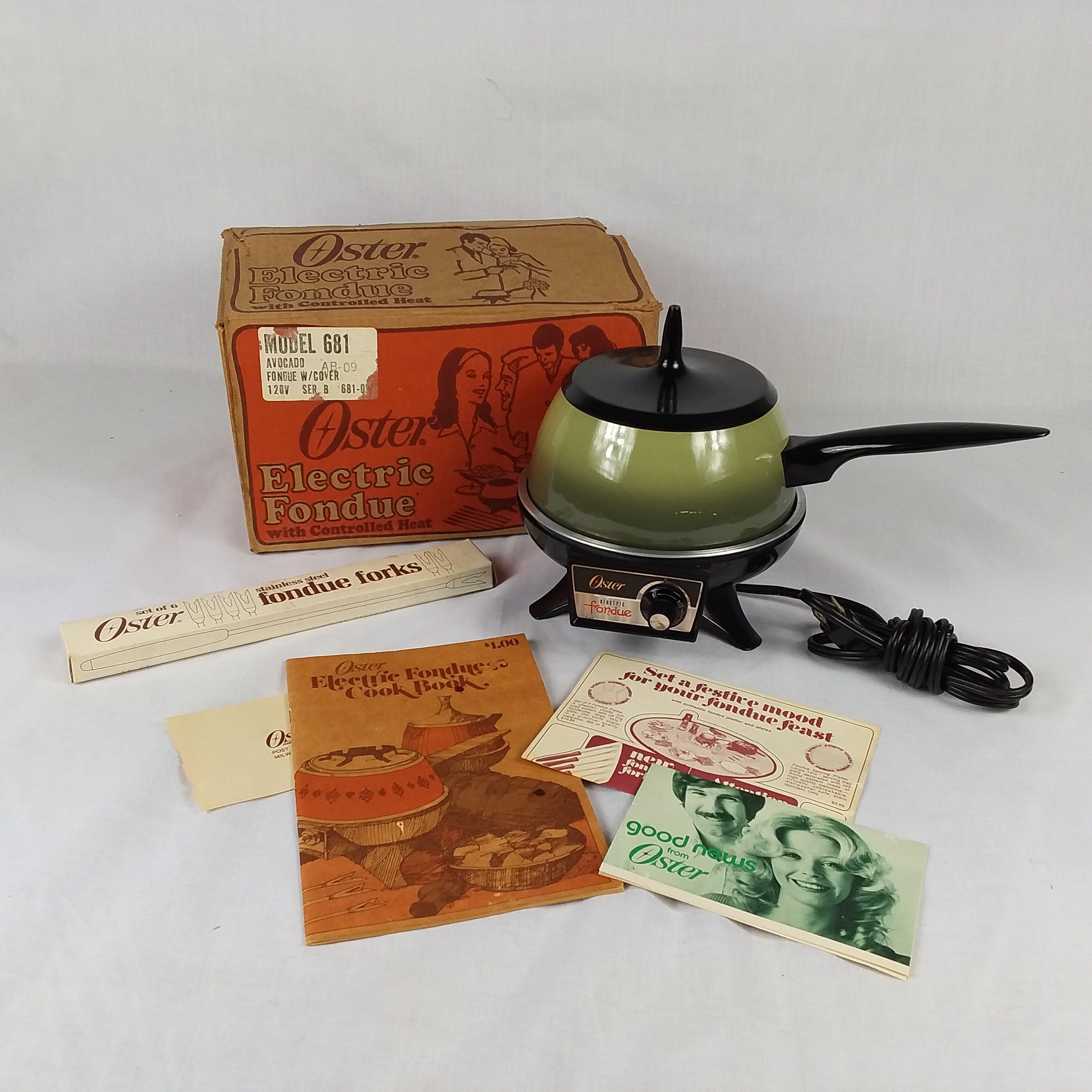 Oster Avocado Green Electric Fondue Pot With Lid and Heat Base, Includes  Original Fondue Forks, Box and Manual, Appears Not Use 