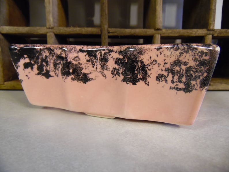 Vintage pottery planter pink and black scalloped edge