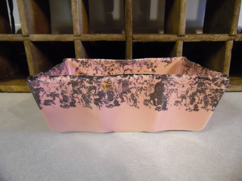 Vintage pottery planter pink and black scalloped edge