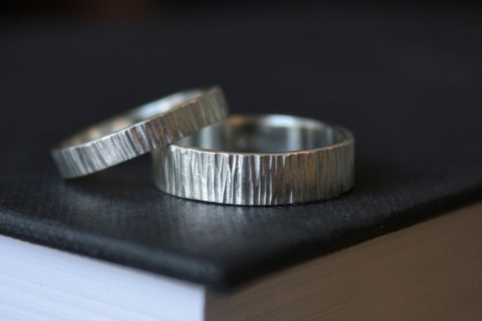 Hammered Silver Wedding Band Set // Woodgrain Rings // Etsy