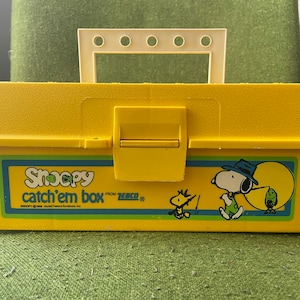 Tackle Me - Snoopy Tackle Box - 80s Snoopy Fishing Box - 80s Kids Tackle Box  - Yellow Snoopy Box - Snoopy Catch Em Box ZEBCO - Kid Gift Xmas - Etsy