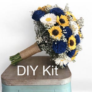 Kolekcja DIY Daisy Dreams - Bukiet kwiatów z drewna - Słoneczniki z drewna, stokrotki z drewna, granatowe kwiaty z drewna - Kolory są dostosowywane - Zestaw DIY