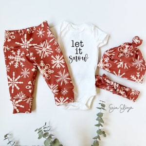 Let it Snow baby outfit, Gender neutral Christmas baby outfit, Snowflake baby coming home outfit, Snow Christmas outfit for baby