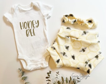 Honey bee coming home outfit baby girl, Bumblebee outfit girl, Bee baby shower gift idea, Bee shorts baby girl, bee bloomers baby girl